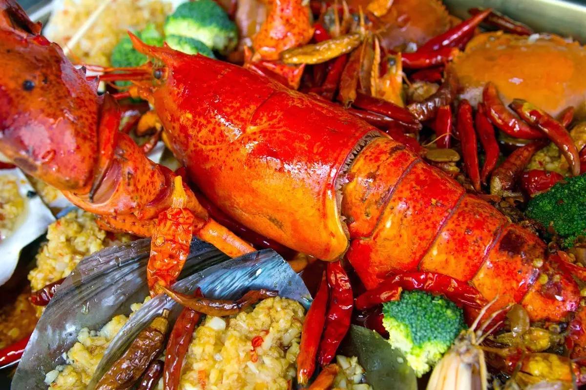 宵夜最能聯(lián)絡感情的，是這條巨型霸氣海鮮航母！